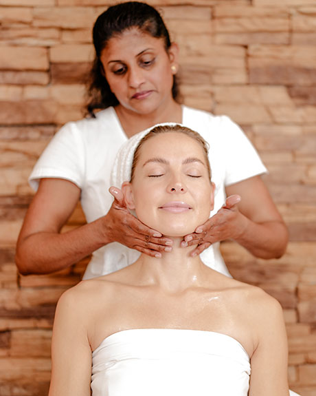 Vierhandmassage als Ayurveda Treatment im Ayurveda Parkschlösschen Traben Trabach