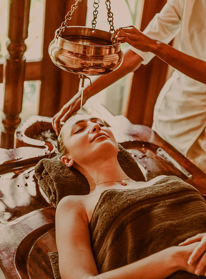 Authentische Ayurvedakur mit Stirnguß im Maradiva Villas Resort & Spa, Mauritius