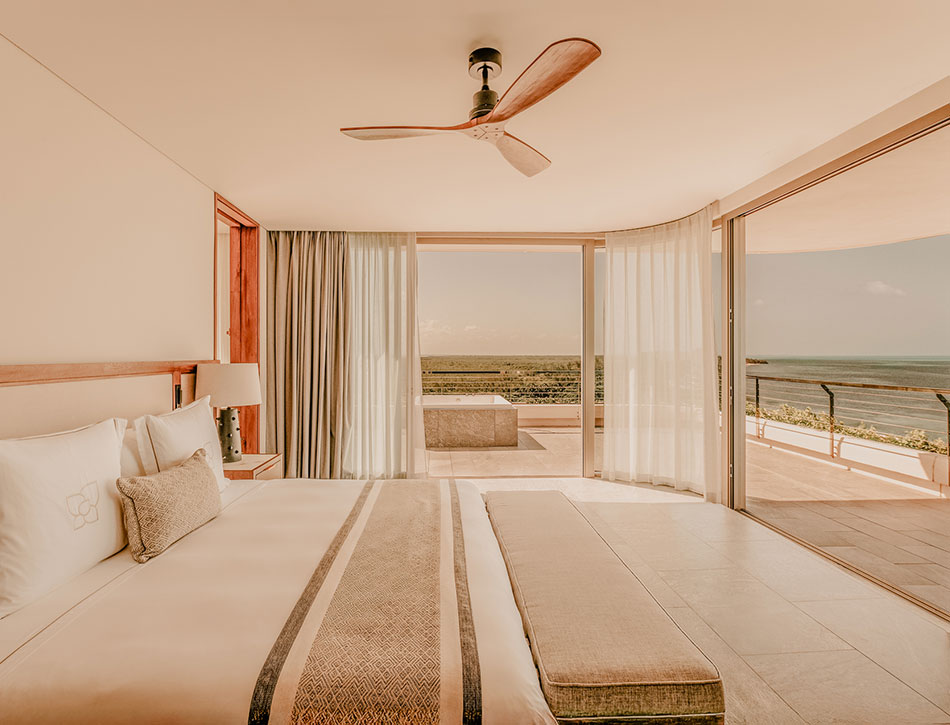 Blick von der Terasse der eigenen Suite geniessen